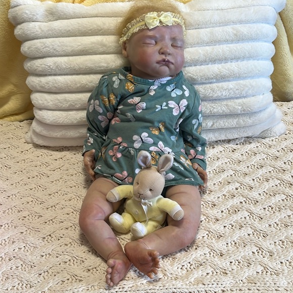 “Stella” reborn doll by Melody Hess. Signed body. EC. LIMITED EDITION of 250 - Picture 3 of 17
